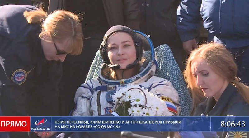 Η ρωσική ομάδα, που γύρισε την πρώτη ταινία στο διάστημα, επέστρεψε στη Γη