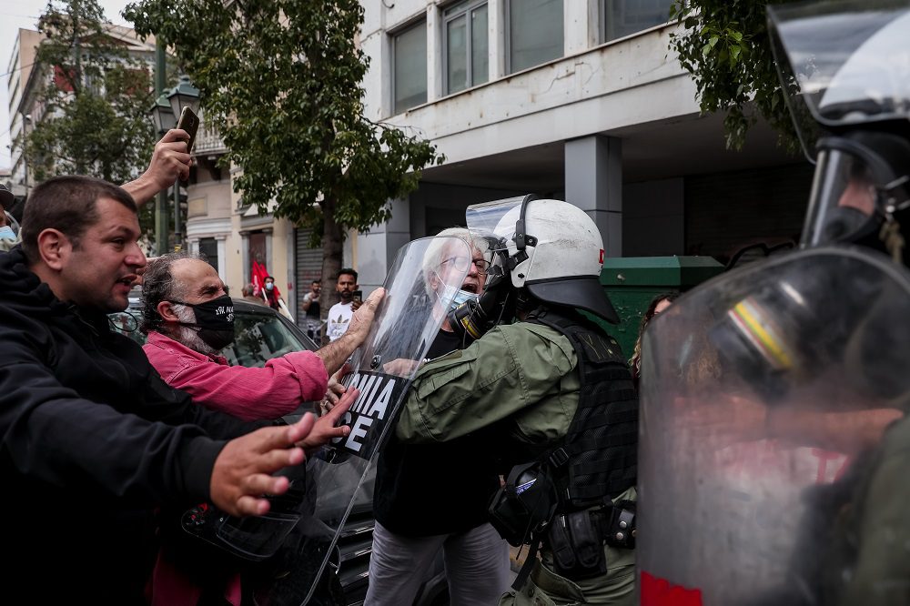 Χημικά κατά αντιφασιστικής διαδήλωσης στην Αθήνα (Photos/Video)