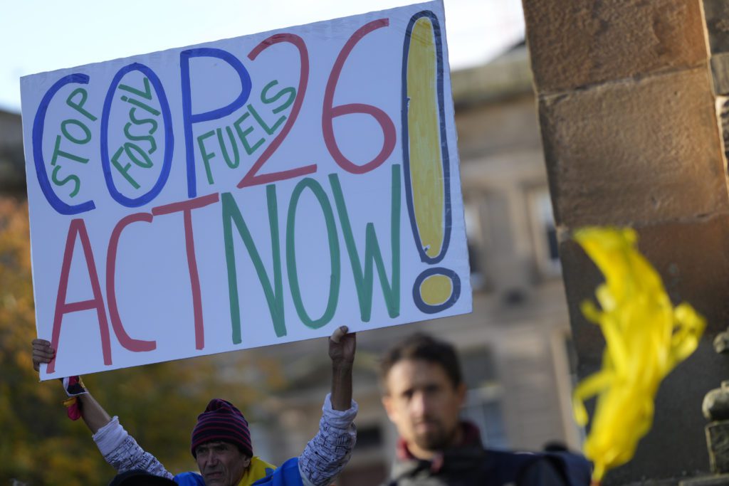 Γλασκόβη: Εκατοντάδες διαδηλωτές απαίτησαν μέτρα για το κλίμα (Photo/Video)