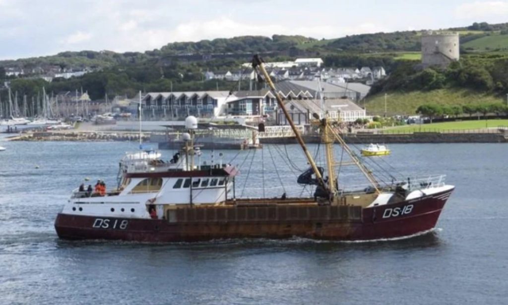 Γαλλία: Ζητά εγγύηση 150.000 ευρώ για να επιτρέψει τον απόπλου του βρετανικού αλιευτικού