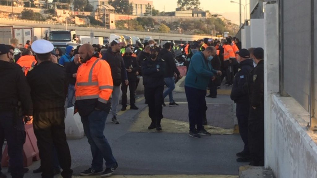 Cosco: Nέα 24ωρη απεργία των εργαζομένων και συγκέντρωση στο υπ. Ναυτιλίας μετά το εργατικό ατύχημα – Σιωπή από τα ΜΜΕ