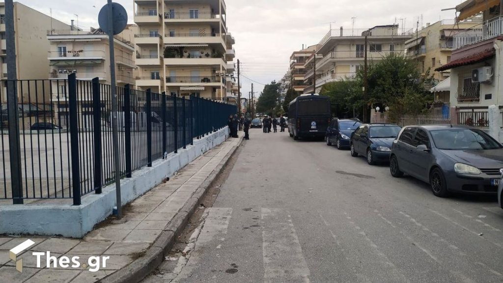 Θεσσαλονίκη: «Αστακός» το ΕΠΑΛ Σταυρούπολης – Λεκτική ένταση μεταξύ αστυνομικών και εκπαιδευτικών (Photos)