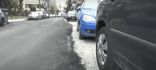 Σέρρες: Ασφαλτόστρωσαν τον μισό δρόμο γιατί είχε σταθμευμένα οχήματα