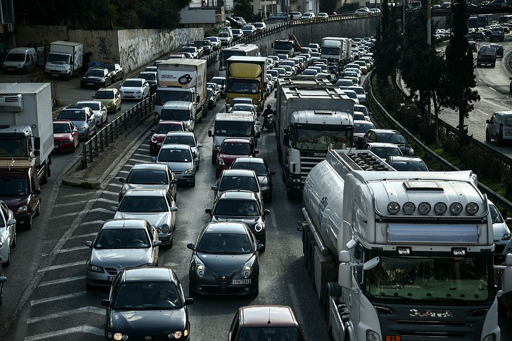 Τροχαίο με δύο τραυματίες στον Κηφισό στο ύψος της Π. Ράλλη – Μποτιλιάρισμα στην Εθνική