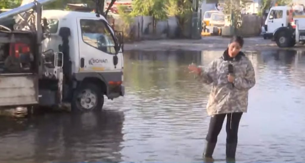 Κακοκαιριά «Μπάλλος»: Το «ποτάμι» στο Μοναστηράκι, η «λιμνοθάλασσα» του Κολωνού και το «συντριβάνι» της Καλλιθέας (Video)
