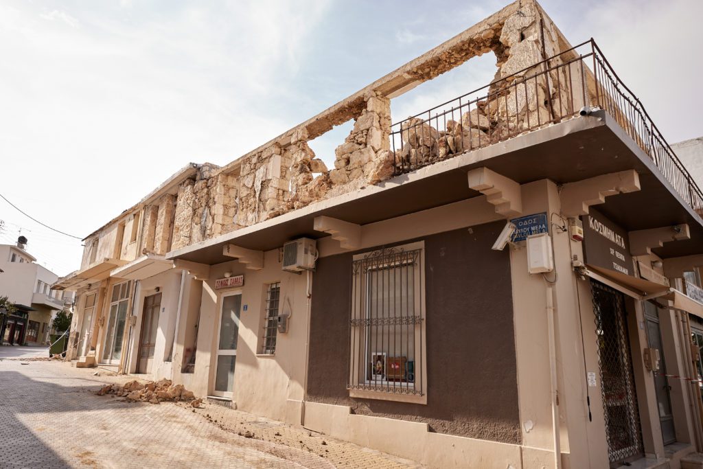 Κρήτη – Σεισμός: Συνεχίστηκαν οι αυτοψίες – 1.784 κατοικίες μη κατοικήσιμες