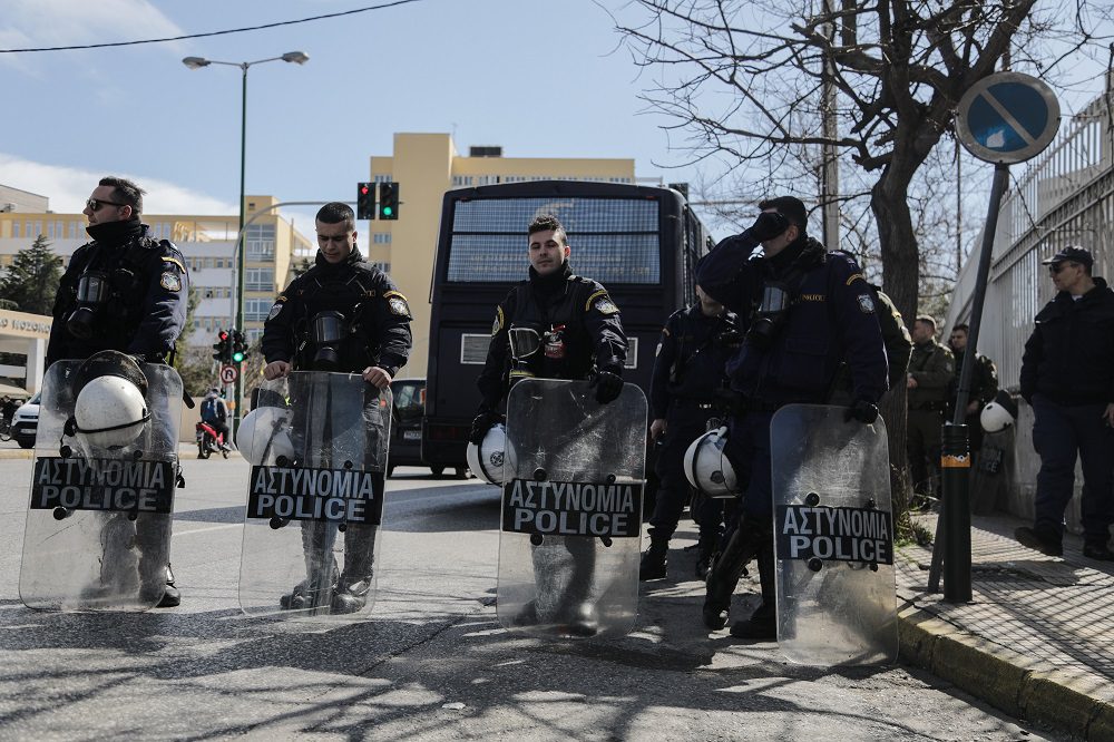 Συλλήψεις στην Ακρόπολη για τη Φλόγα του Πεκίνου