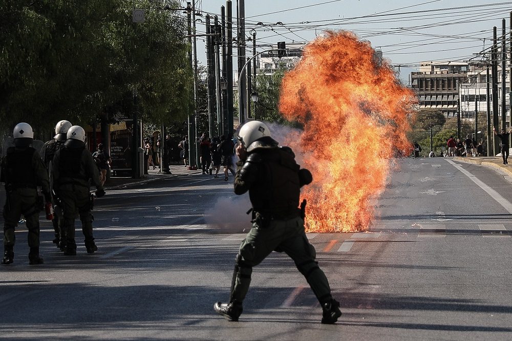 Θεσσαλονίκη: Εννέα προσαγωγές και ένας τραυματίας σε σοβαρά επεισόδια τα ξημερώματα (Video)