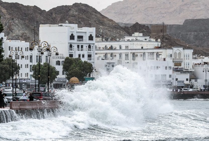 Ομάν: Πλησιάζει ο κυκλώνας Σαχίν, τουλάχιστον τρεις νεκροί στα παράκτια (Videos)