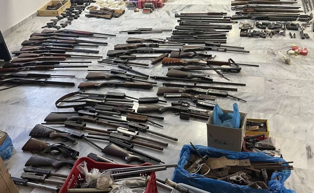 Χανιά – Λαθρεμπόριο όπλων: Βρέθηκε ολόκληρο οπλοστάσιο – 7 συλλήψεις (Photos)