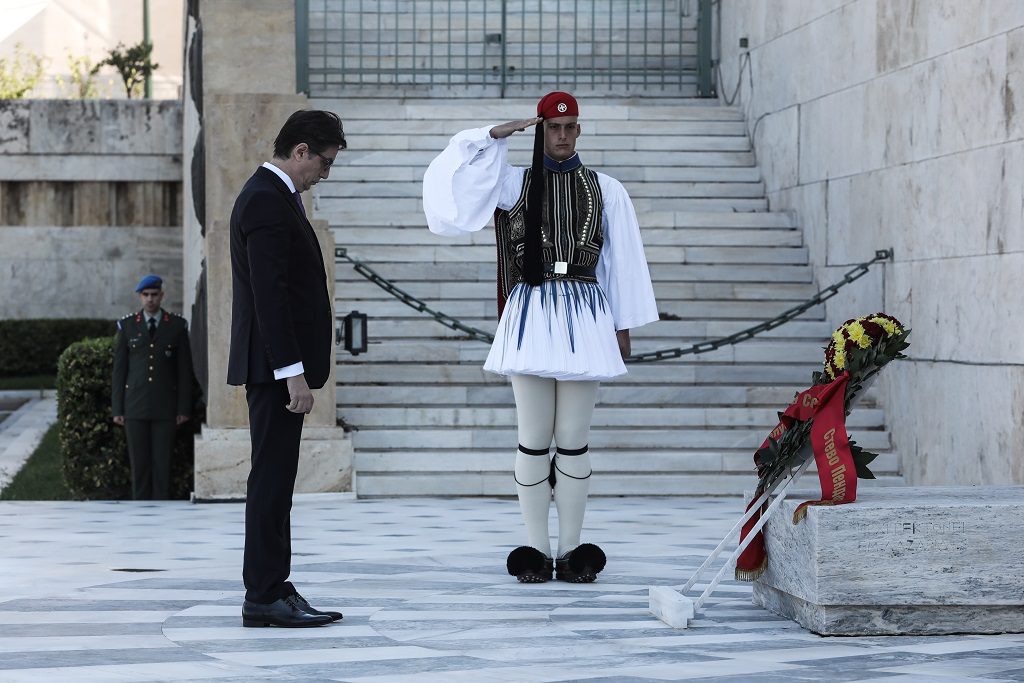 Δεν βρήκαν υπουργό να συνοδεύσει το Πρόεδρο της Βόρειας Μακεδονίας κατά την πρώτη επίσημη επίσκεψή του στην Ελλάδα