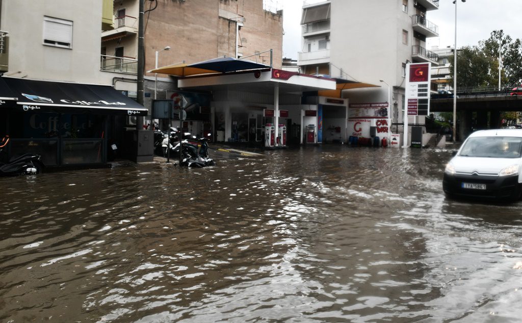 Κακοκαιρία «Μπάλλος»: 1.164 οι κλήσεις στην Πυροσβεστική