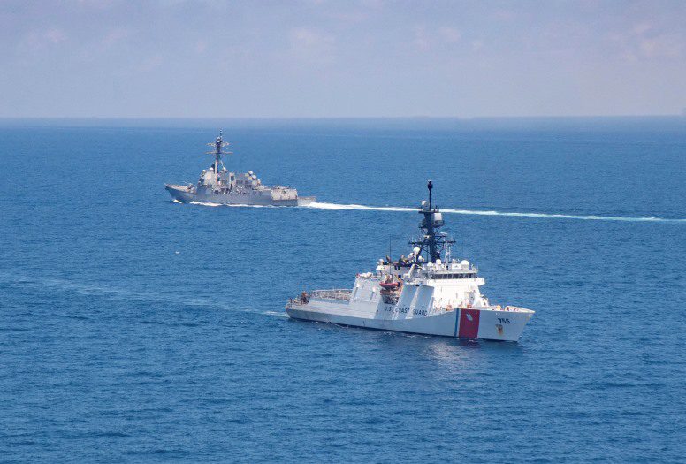 Aμερικανικό και καναδικό πολεμικό πλοίο πραγματοποίησαν διέλευση ανάμεσα σε Ταϊβάν και Κίνα