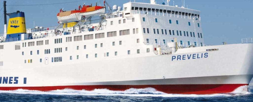 Σαντορίνη: Πρόσκρουση του πλοίου «Πρέβελης» στο λιμάνι