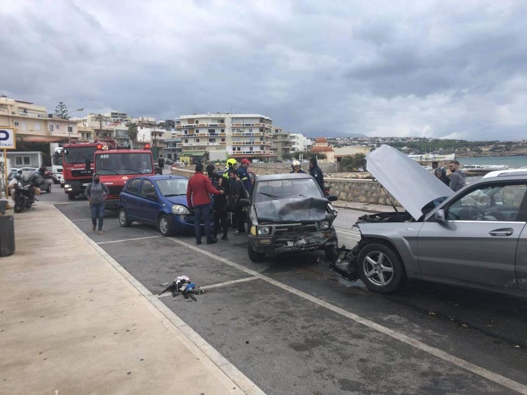 Καραμπόλα έξι οχημάτων στον Περιφερειακό του Ρεθύμνου – τρεις τραυματίες