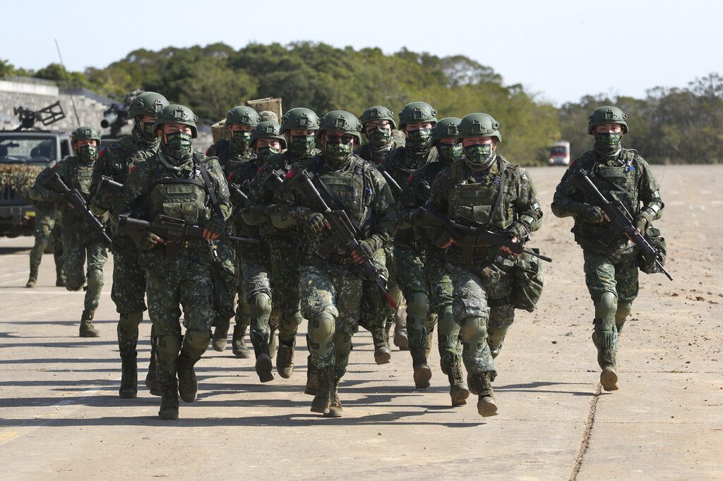 WSJ: Αμερικανοί στρατιωτικοί εκπαιδεύουν κρυφά τον στρατό της Ταϊβάν