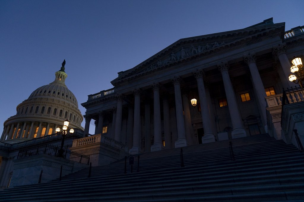 Διεθνής Τύπος: Απέτρεψε το shutdown το Κογκρέσο, καθυστέρηση του πακέτου ενός τρις για τις υποδομές