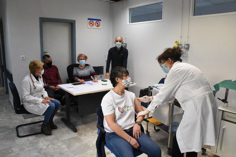 Πανελλήνιος Ιατρικός Σύλλογος: Η Πολιτεία να δώσει κίνητρα για να κρατήσει τους νέους γιατρούς στην Ελλάδα