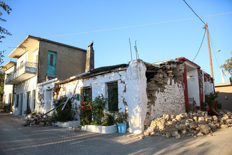 Ηράκλειο: Χωρίς σκηνές και οικίσκους οι σεισμόπηκτοι στο Δούλι