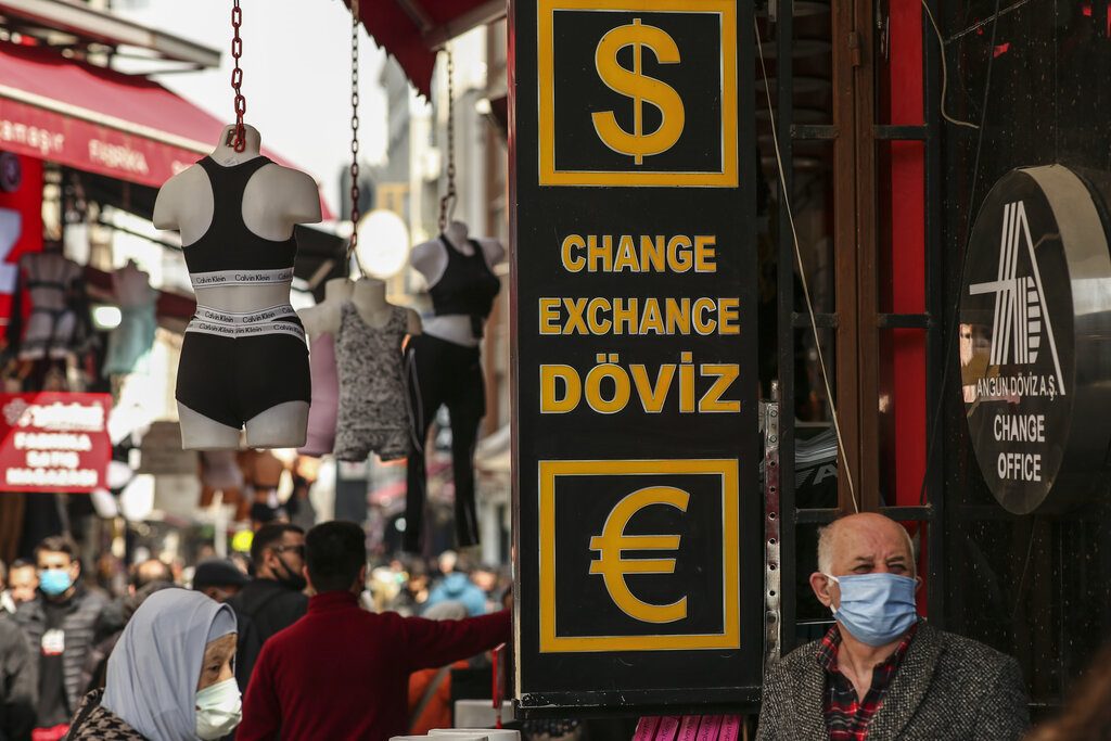 Τουρκία: Νέα ιστορική πτώση της λίρας έναντι του δολαρίου