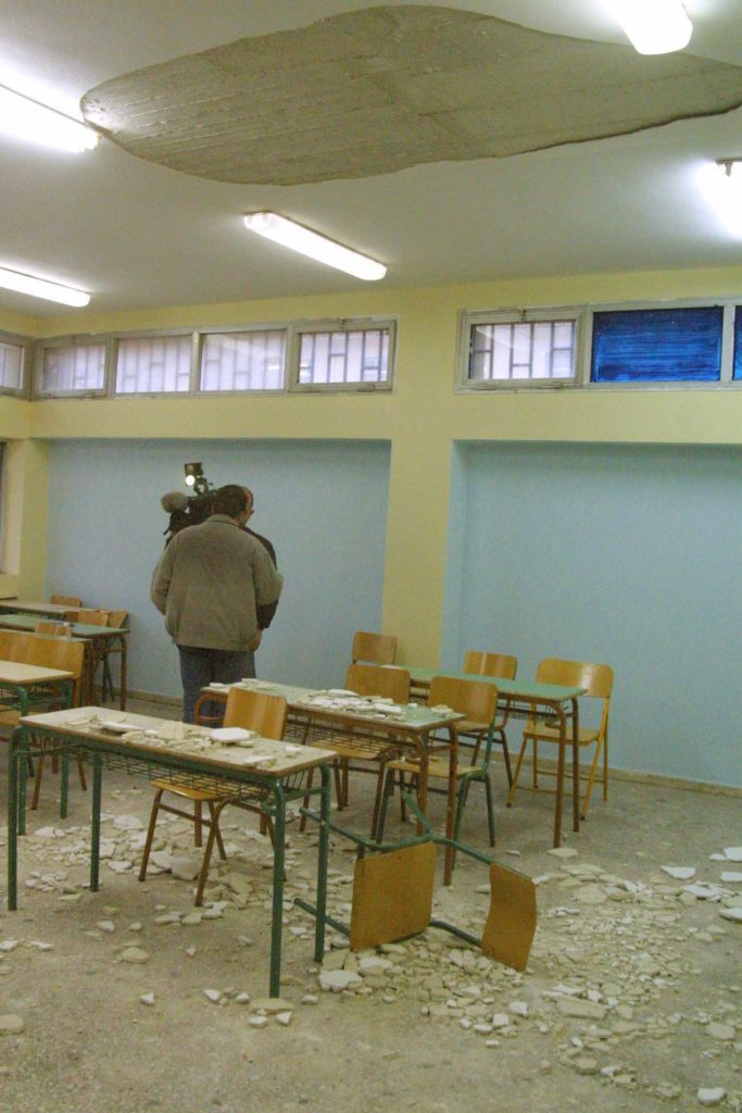 Εισαγγελική παρέμβαση για την πτώση σοβάδων από το ταβάνι Δημοτικού σχολείου στην Καισαριανή