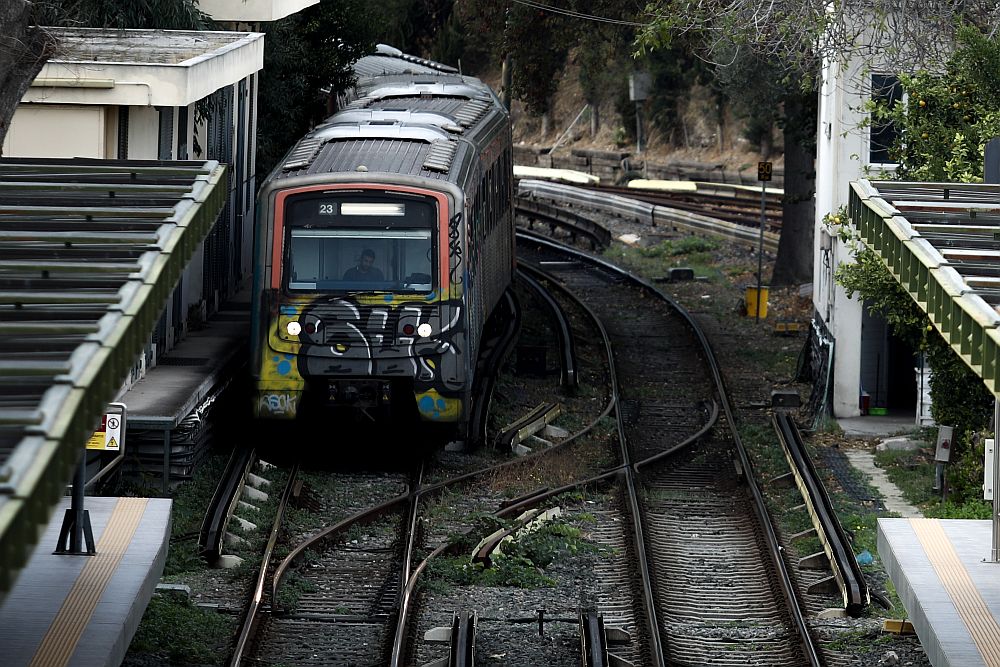 ΗΣΑΠ: Μετ’ εμποδίων η κυκλοφορία – Διακοπή δρομολογίων και ταλαιπωρία για τους επιβάτες