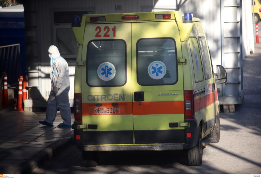 Λαϊκό νοσοκομείο: Πέθανε ασθενής διασωληνωμένος εκτός ΜΕΘ λόγω έλλειψης κλινών και προσωπικού