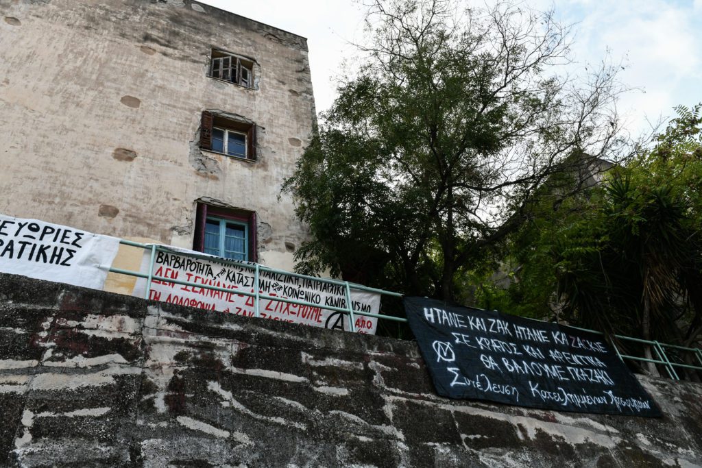 Ένταση στη δίκη για τη δολοφονία του Ζακ Κωστόπουλου: «Ντροπή! Δεν μας σέβεστε καθόλου»