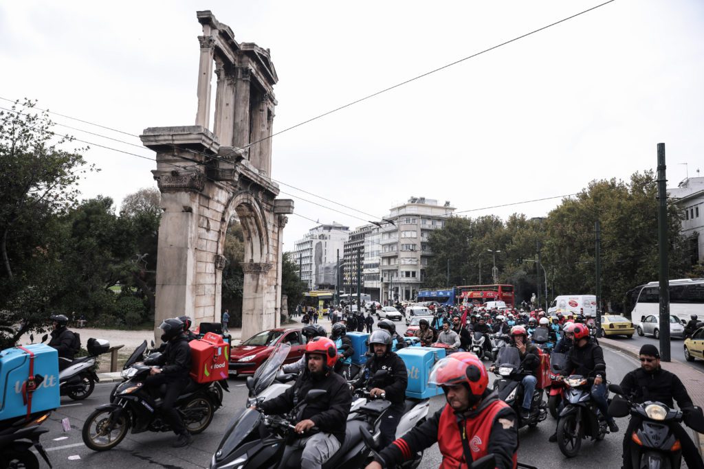 Διαδήλωσαν οι εργαζόμενοι σε επισιτισμό, Wolt και e-food ζητώντας καλύτερες συνθήκες εργασίας