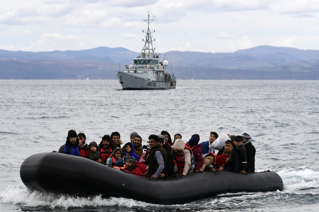 Guardian: Η Ελλάδα κατηγορείται ότι επιχείρησε μεγάλο pushback μεταναστών