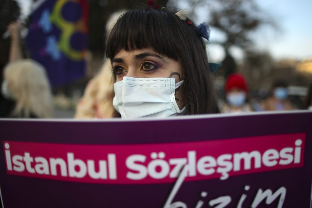 Τουρκία: Κόντρα διαδηλωτών και αστυνομίας με φόντο την πορεία για την προστασία των γυναικών