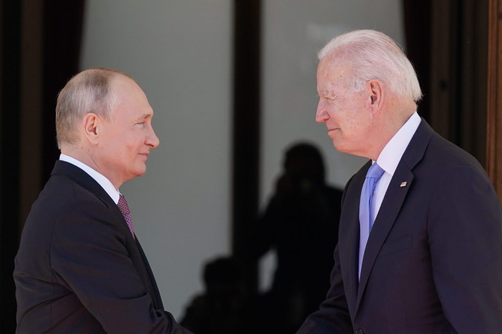 Μπάιντεν και Πούτιν πιθανόν να συναντηθούν για συνομιλίες στις αρχές του 2022