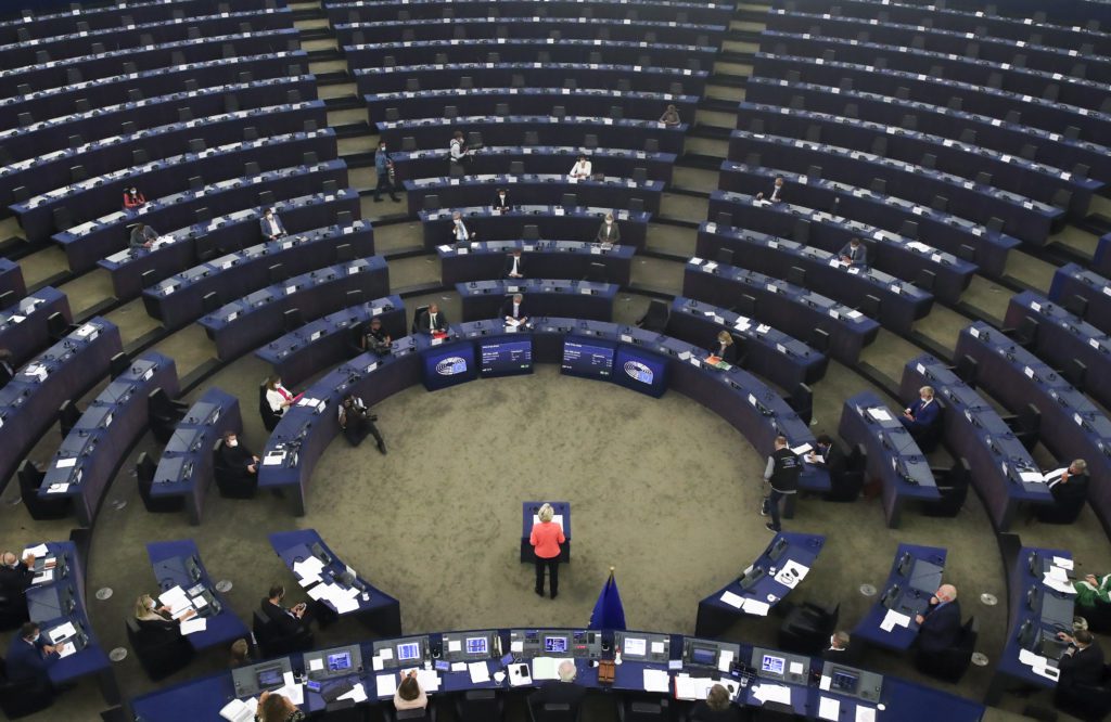 Ευρωπαϊκό Κοινοβούλιο: Με 444 ψήφους εγκρίθηκαν τα μέτρα κατά των SLAPPs για την προστασία των δημοσιογράφων
