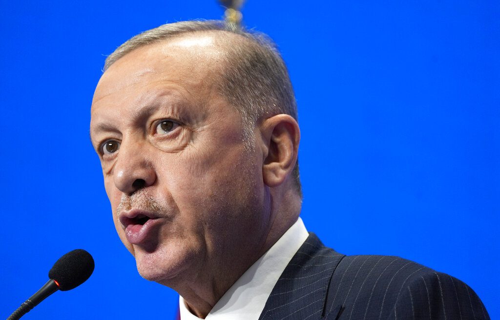 Τουρκία: Αρχίζει να σκέφτεται το ενδεχόμενο ήττας ο Ερντογάν