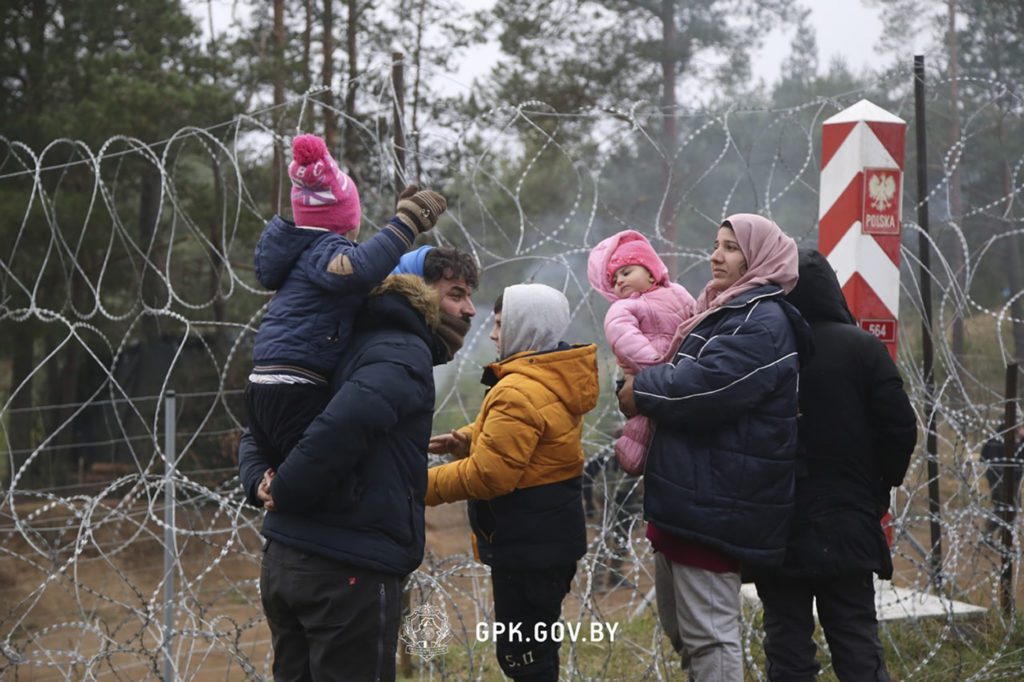 Η Πολωνία αναφέρει «βίαιες συγκρούσεις» με μετανάστες στα σύνορα με την Λευκορωσία