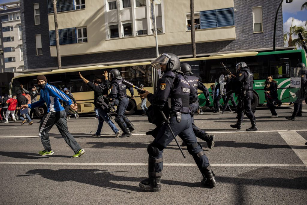 Ισπανία: Συνεχίζονται οι συγκρούσεις των μεταλλουργών με την αστυνομία