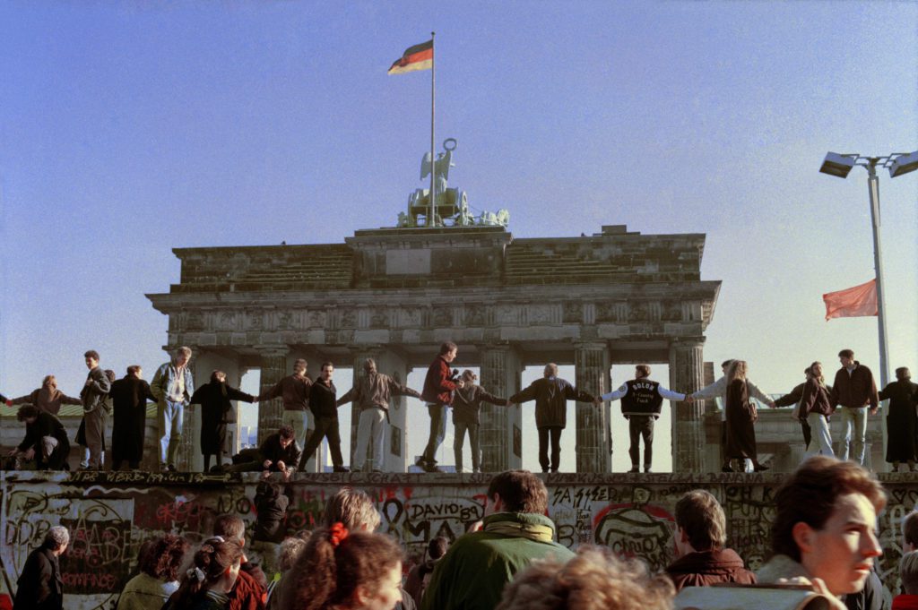 Πέτρα Έλσνερ: Και καταντήσαμε αποικία (32 χρόνια από την πτώση του Τείχους του Βερολίνου)