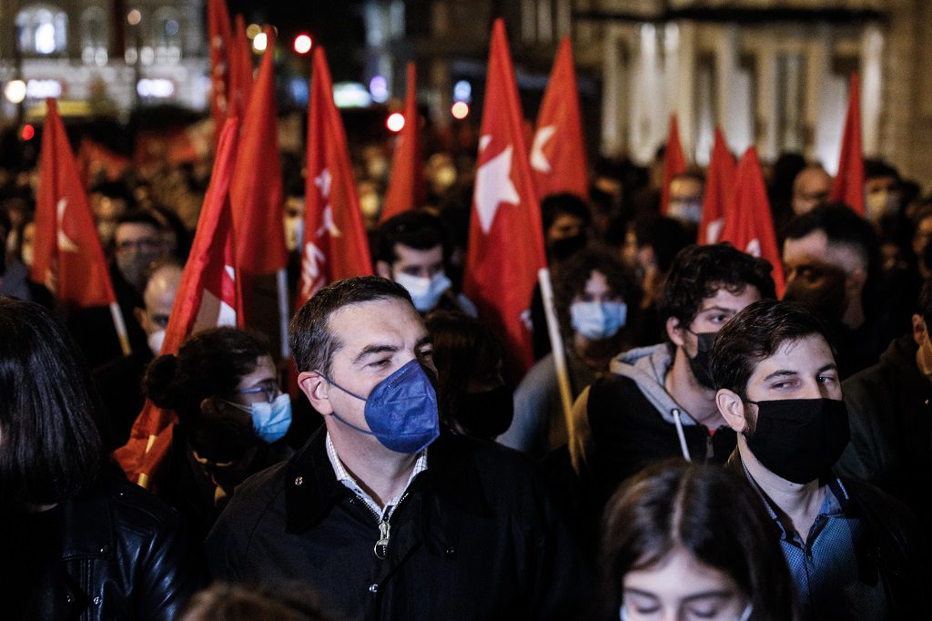 Τσίπρας: Οι αγώνες της νεολαίας απέναντι σε μια ακραία συντηρητική πολιτική είναι ελπίδα για ένα καλύτερο αύριο (Video)