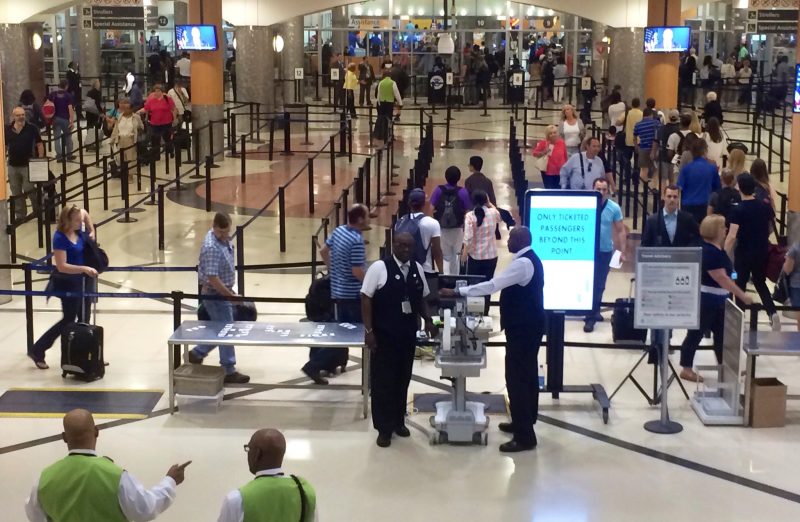 Χάος και πανικός στο αεροδρόμιο της Ατλάντα μετά την τυχαία εκπυρσοκρότηση όπλου – Τρεις ελαφρά τραυματίες