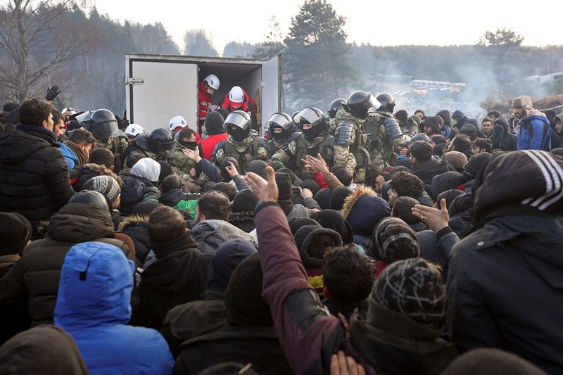 Ατέλειωτο «κρυφτούλι» μεταναστών στα σύνορα Πολωνίας – Λευκορωσίας
