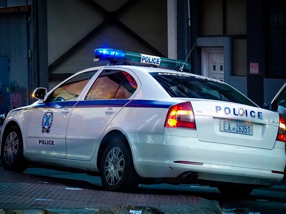 Θεσσαλονίκη: Δύο συλλήψεις μετά από έφοδο της ΕΛ.ΑΣ σε τρεις συνδέσμους οπαδών ενόψει του ΠΑΟΚ – Άρη