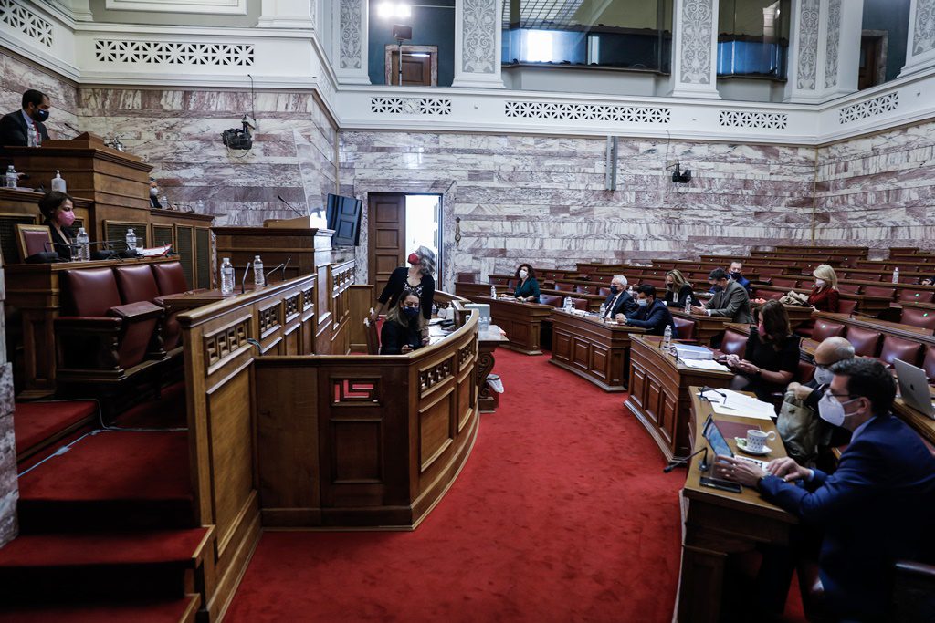 Βουλή-Εξεταστική: Ξεκίνησε η εξέταση μαρτύρων για τις λίστες Πέτσα