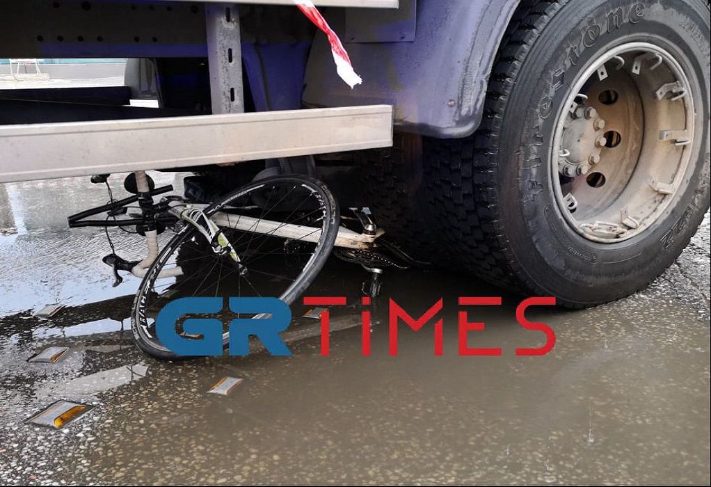 Τραγωδία στη Θεσσαλονίκη: Νεκρή η ποδηλάτισσα που παρασύρθηκε από φορτηγό (Photos – Video)