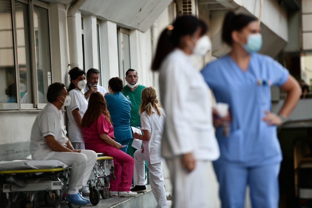 «Κάθε φορά που με εντολή σας κλείνουν τα χειρουργεία των δημόσιων νοσοκομείων, γίνεται όργιο κερδοσκοπίας»