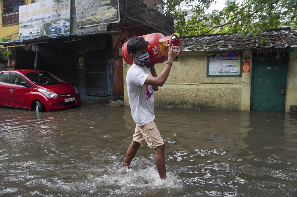 Iνδία: Τουλάχιστον 30 νεκροί ή αγνοούμενοι από τις πλημμύρες – Συγκλονιστικά βίντεο