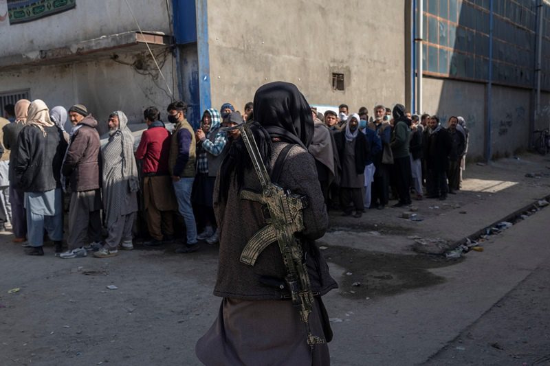 Αφγανιστάν: Οι Ταλιμπάν ανακοίνωσαν ότι θα αρχίσουν να πληρώνουν τους δημόσιους υπαλλήλους