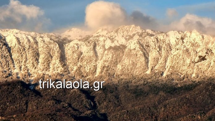Τρίκαλα: Χιόνισε στην ορεινή Πίνδο (Photos – Video)