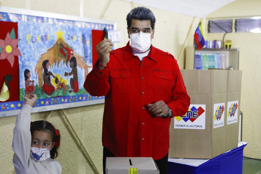 Βενεζουέλα: Νίκη του Μαδούρο σε 20 από 23 περιφέρειες