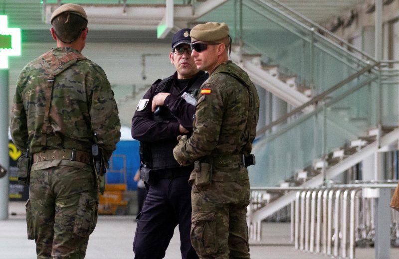 Iσπανία: Έντεκα συλλήψεις μετά την αναγκαστική προσγείωση αεροσκάφους