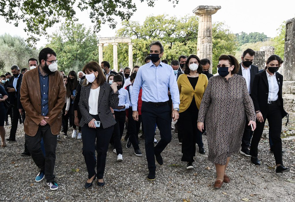 Φιέστα υποκρισίας από τον Μητσοτάκη πάνω στα αποκαΐδια της Αρχαίας Ολυμπίας